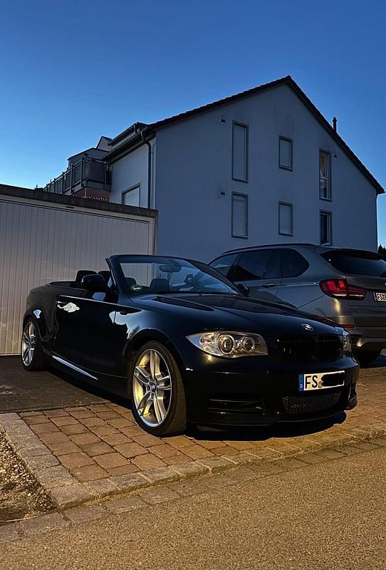 Schwarz Gebraucht 2010 BMW 135 Cabriolet Performance Cabrio | 18.900 € (Superpreis) - Bild 1/4
