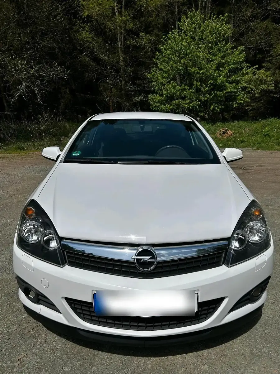 Gebraucht Opel Astra GTC 90 PS (66 kW) 2009 Weiß Coupé