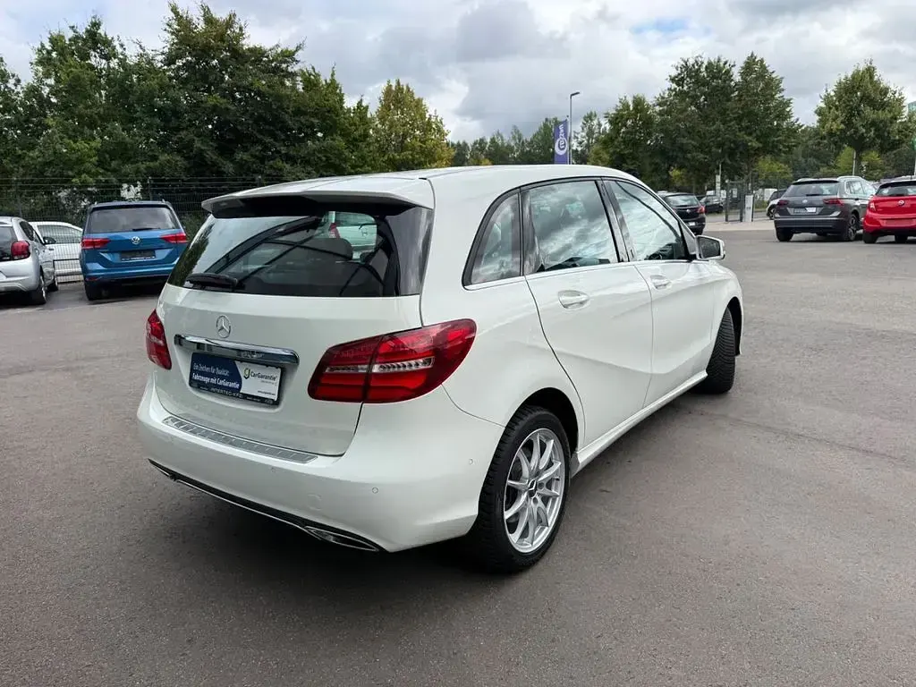Gebraucht Mercedes B220 Urban 184 PS (135 kW) 2018 Weiß Kleinwagen