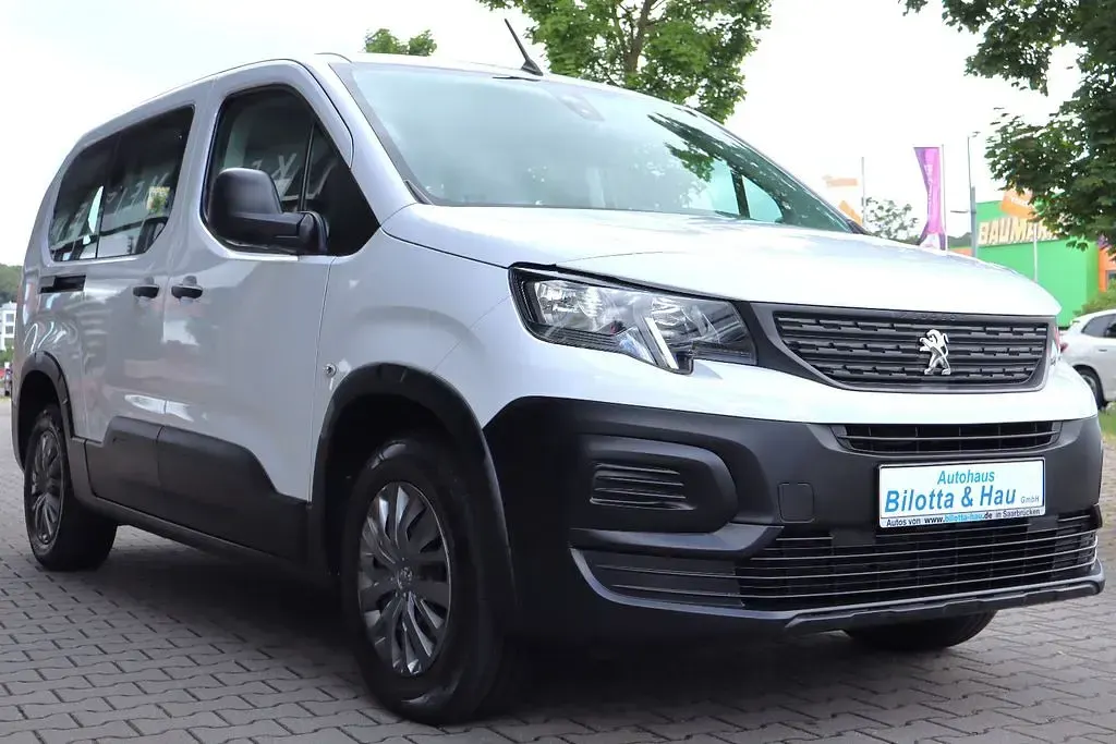 Gebraucht Peugeot Rifter Active 110 PS (80 kW) 2023 Weiß Van / Kleinbus