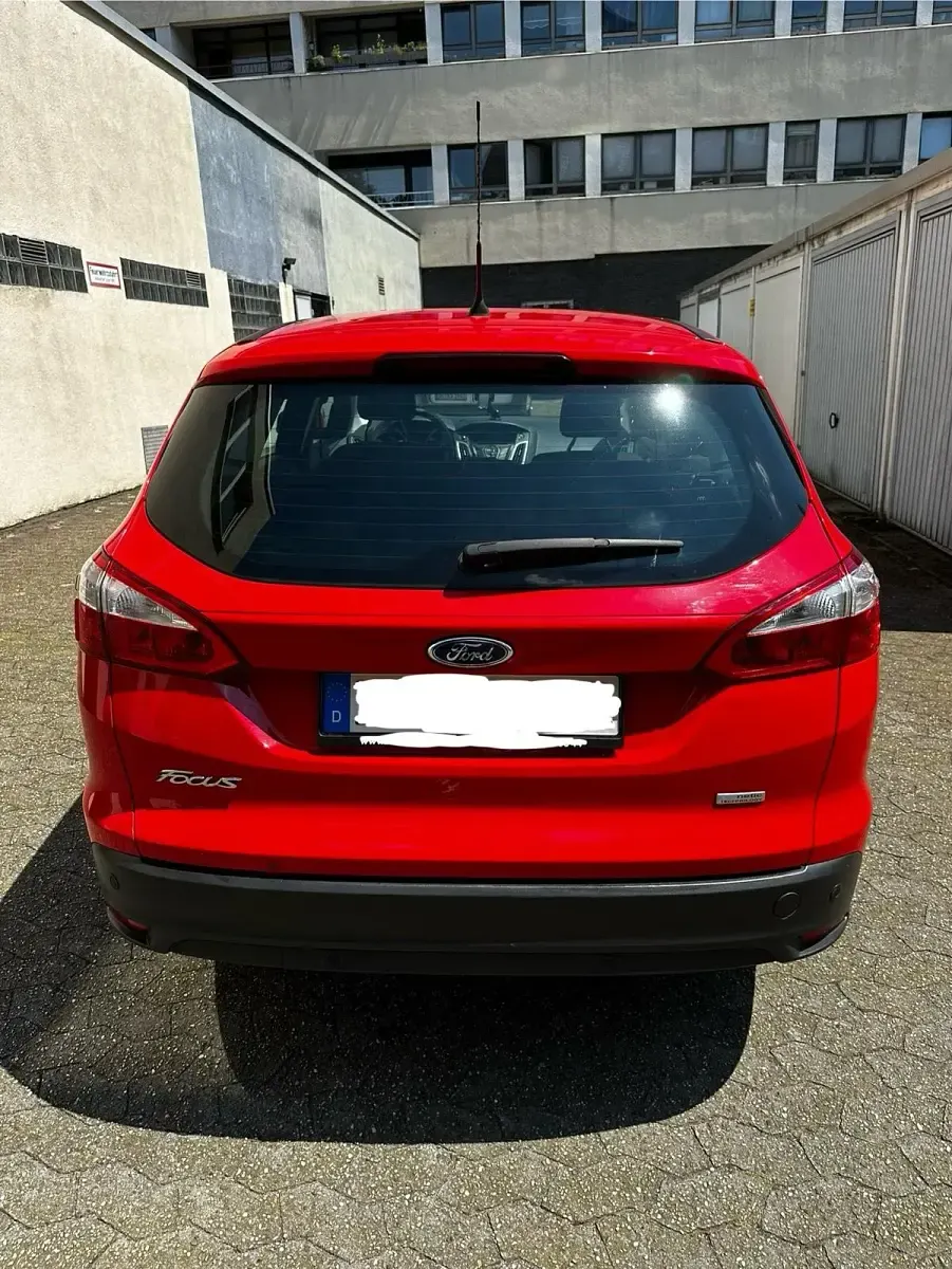 Gebraucht Ford Focus 100 PS (73 kW) 2013 Rot Kombi