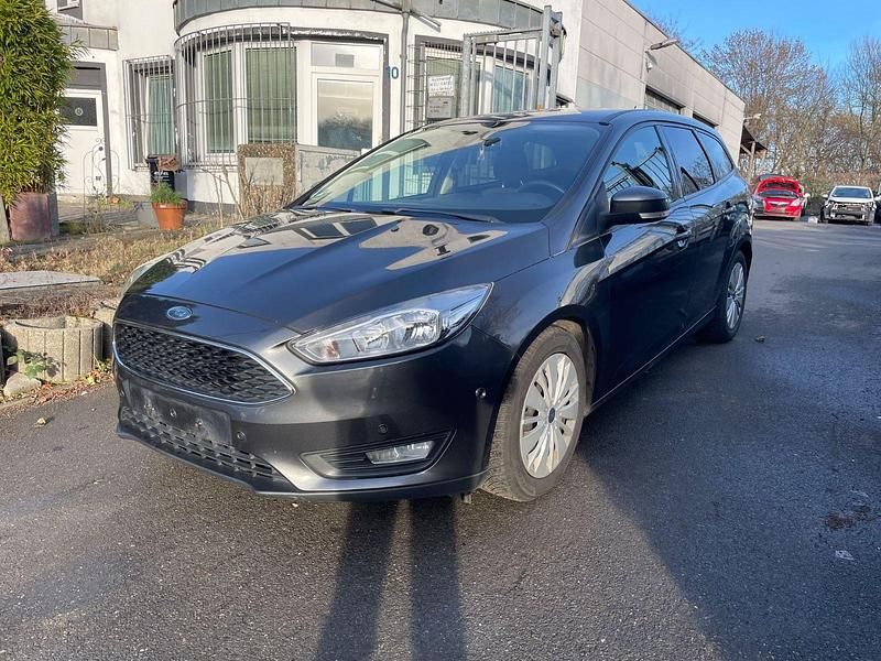 Grau Gebraucht 2015 Ford Focus Business Edition Kombi | 4.990 € (Superpreis) - Bild 1/4