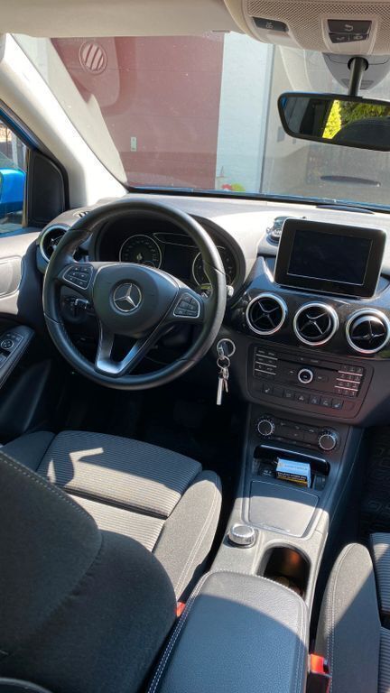 Blau Gebraucht 2016 Mercedes B220 Van / Kleinbus | 15.400 € (Guter Preis) - Bild 1/4
