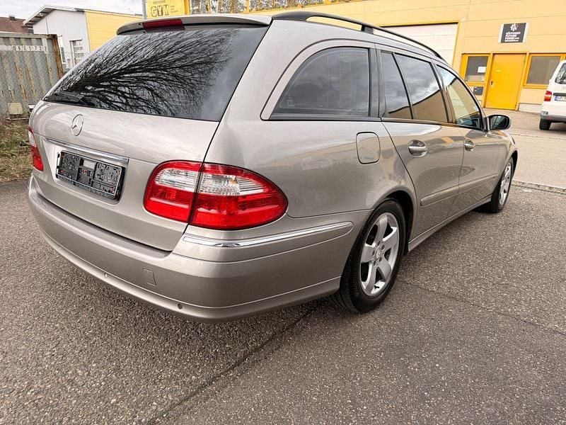 Gebraucht Mercedes E220 Avantgarde 150 PS (110 kW) 2006 Cubanitsilber Kombi