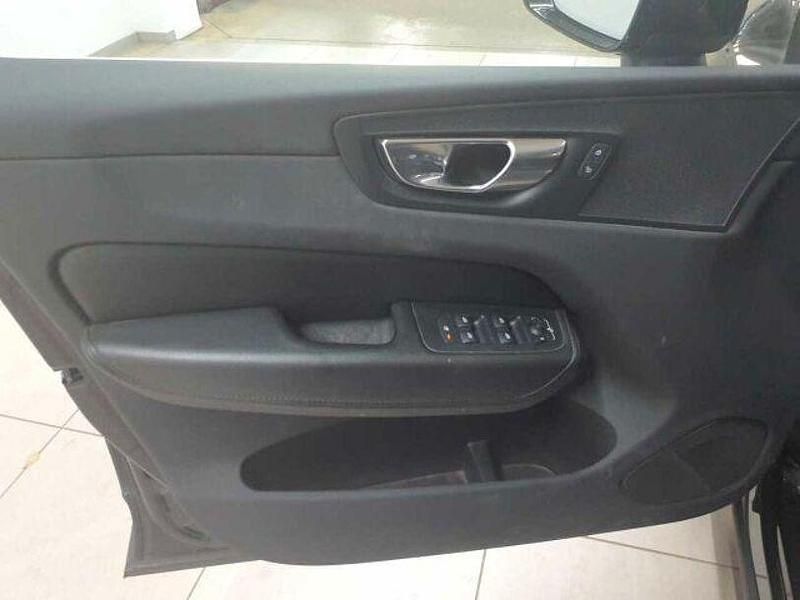 Gebraucht Volvo XC60 Momentum 197 PS (144 kW) 2022 Black stone SUV