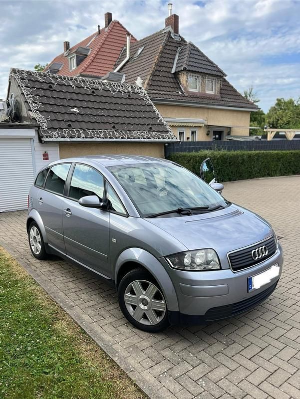 Grau Gebraucht 2005 Audi A2 Kleinwagen | 2.345 € (Fairer Preis) - Bild 1/4