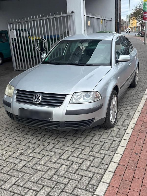 Silber Gebraucht 2003 VW Passat Limousine | 990 € (Superpreis) - Bild 1/4