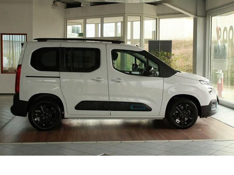 Gebraucht Citroën e-Berlingo Shine 100 kW (136 PS) 2022 Lackierung weiss icy/typ ausse Van / Kleinbus