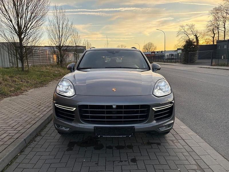 Gebraucht Porsche Cayenne Turbo 519 PS (381 kW) 2017 Grau SUV