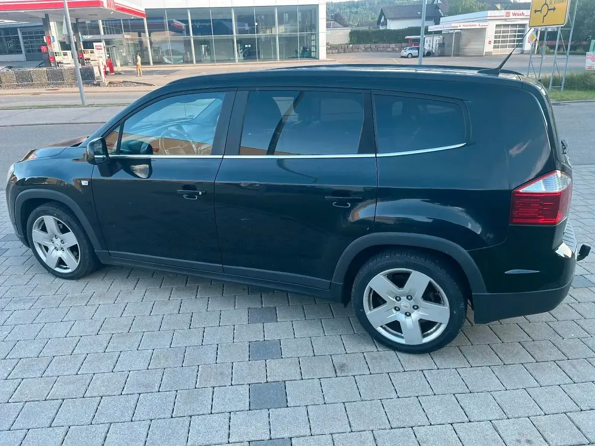 Gebraucht Chevrolet Orlando 163 PS (119 kW) 2013 Schwarz Van / Kleinbus