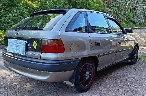 Gebraucht Opel Astra 70 PS (51 kW) 1996 Andere farben Limousine
