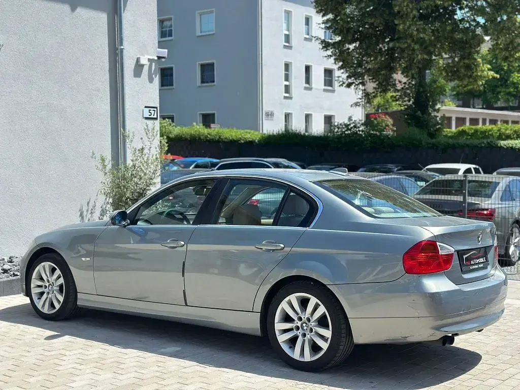 Gebraucht BMW 325 Sport Line 218 PS (160 kW) 2005 Arktis Limousine