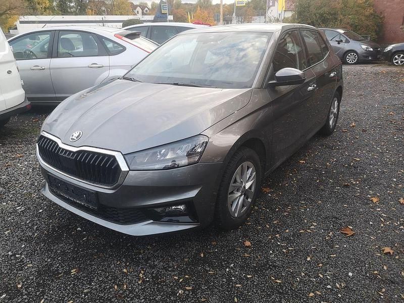 Grau Gebraucht 2023 Skoda Fabia Active Kleinwagen | 13.800 € (Superpreis) - Bild 1/4