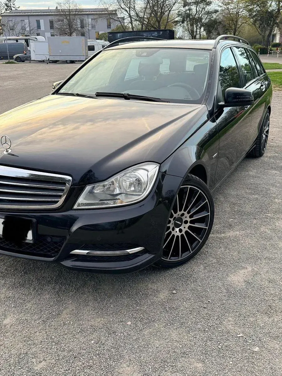 Gebraucht Mercedes C180 156 PS (114 kW) 2011 Schwarz Kombi