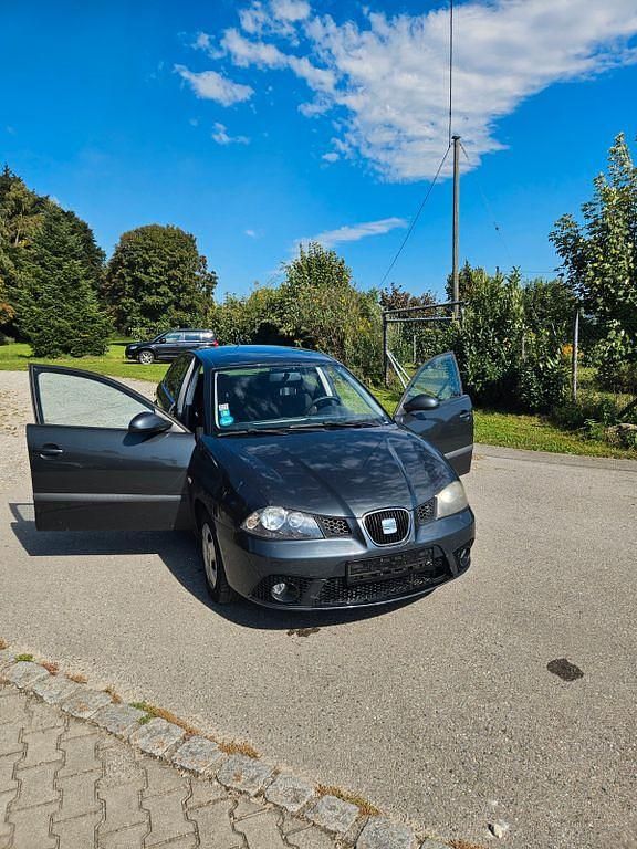 Grau Gebraucht 2008 Seat Ibiza Reference Limousine | 700 € (Guter Preis) - Bild 1/4