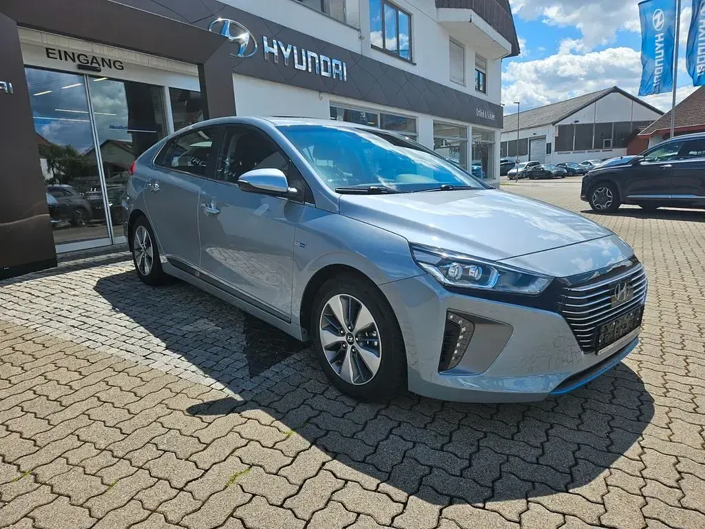 Gebraucht Hyundai Ioniq Style 141 PS (103 kW) 2017 Silber Kleinwagen