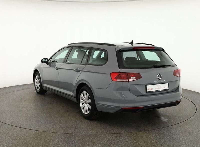Gebraucht VW Passat 122 PS (89 kW) 2022 Grau Kombi