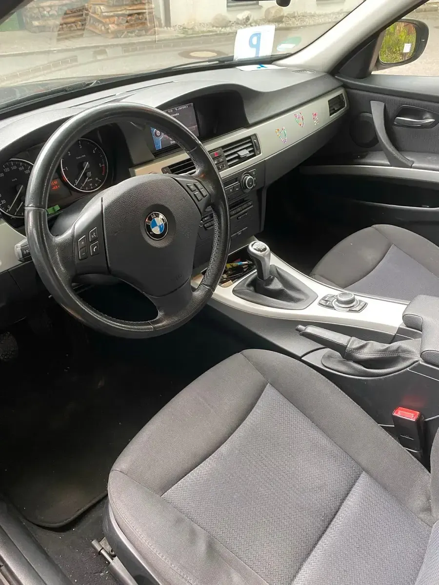 Gebraucht BMW 320 163 PS (119 kW) 2009 Schwarz Kombi