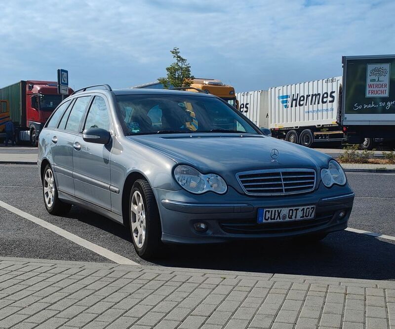Grau Gebraucht 2005 Mercedes 220 Limousine | 3.050 € (Fairer Preis) - Bild 1/1