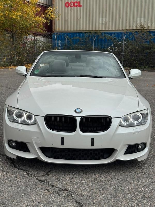 Weiß Gebraucht 2011 BMW 335 Cabriolet M Performance Cabrio | 19.950 € (Fairer Preis) - Bild 1/4