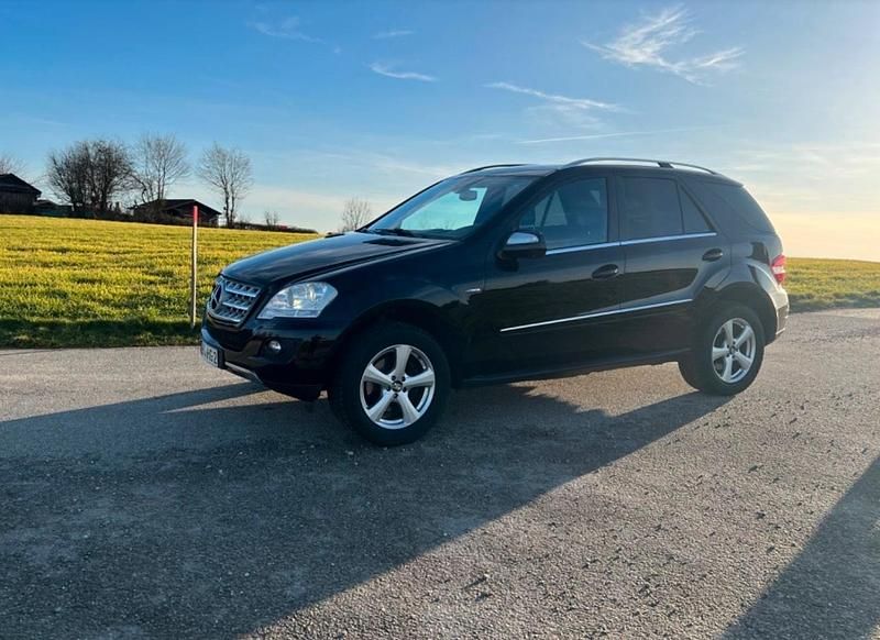 Schwarz Gebraucht 2010 Mercedes ML300 SUV | 9.999 € (Fairer Preis) - Bild 1/4