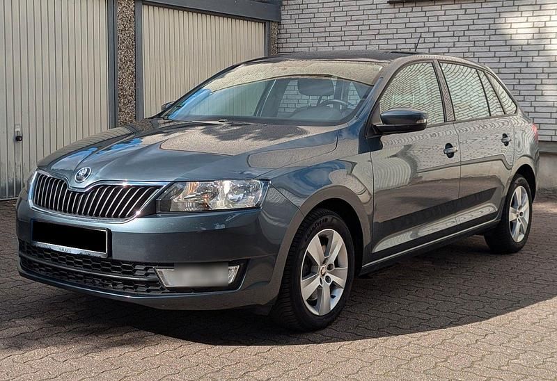 Grau Gebraucht 2017 Skoda Rapid Ambition Kombi | 9.400 € (Fairer Preis) - Bild 1/4