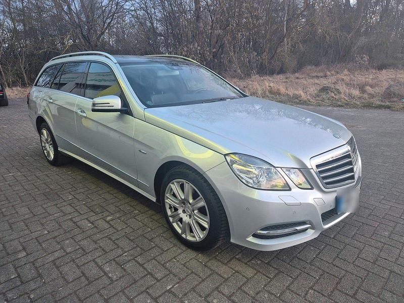Gebraucht Mercedes E200 Avantgarde 184 PS (135 kW) 2010 Silber Kombi