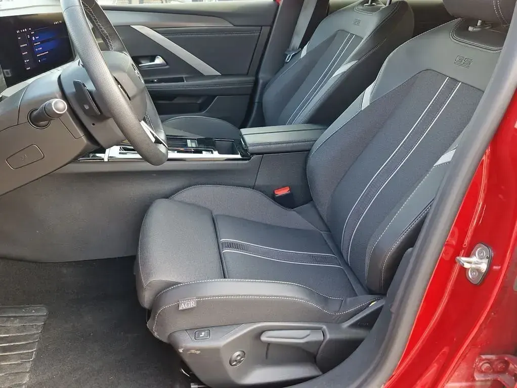 Gebraucht Opel Astra 179 PS (131 kW) 2023 Rot metallic Kleinwagen