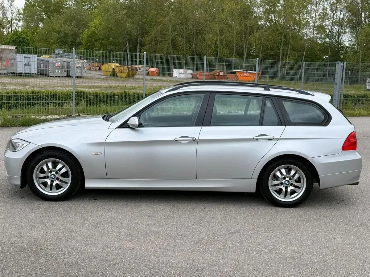 Gebraucht BMW 320 143 PS (105 kW) 2008 Grau Kombi