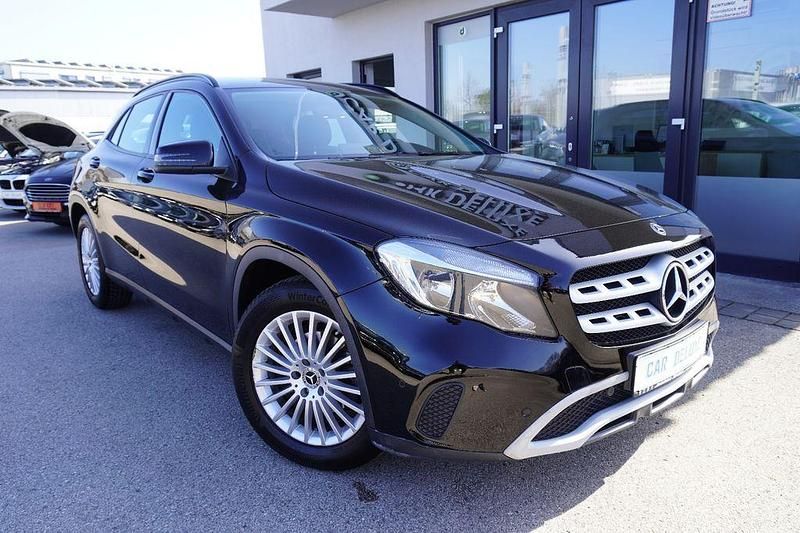 Gebraucht Mercedes GLA180 122 PS (89 kW) 2019 Schwarz SUV