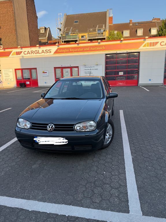 Blau Gebraucht 2002 VW Golf IV Highline Limousine | 3.200 € (Fairer Preis) - Bild 1/4