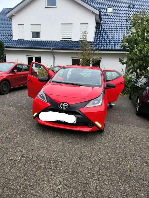 Rot Gebraucht 2018 Toyota Aygo Kleinwagen | 6.500 € (Guter Preis) - Bild 1/4