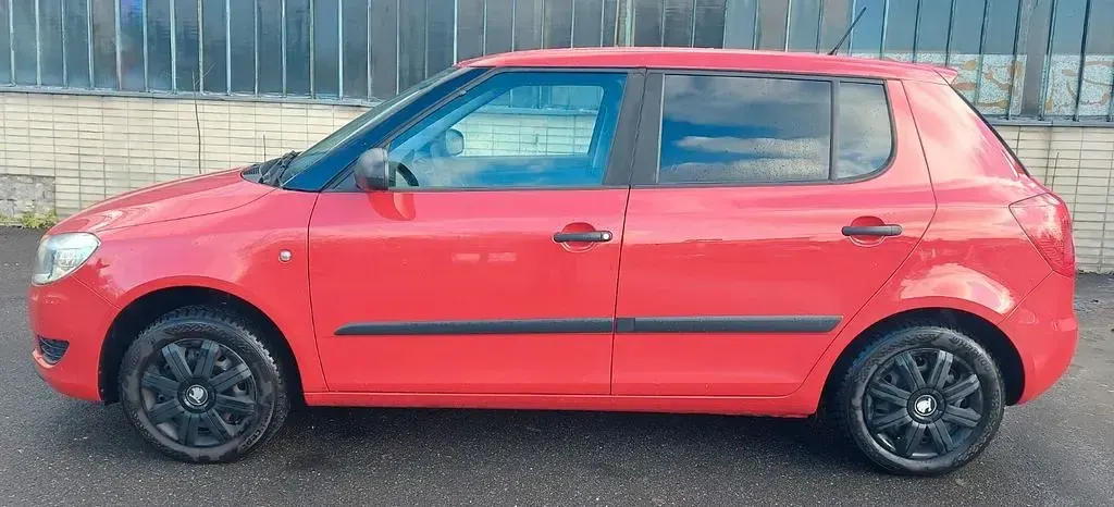 Gebraucht Skoda Fabia Cool Edition 60 PS (44 kW) 2013 Rot Limousine