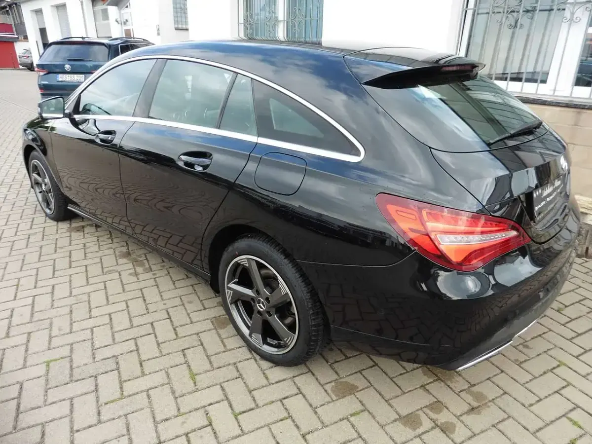 Gebraucht Mercedes CLA180 Shooting Brake 122 PS (89 kW) 2017 Schwarz Kombi