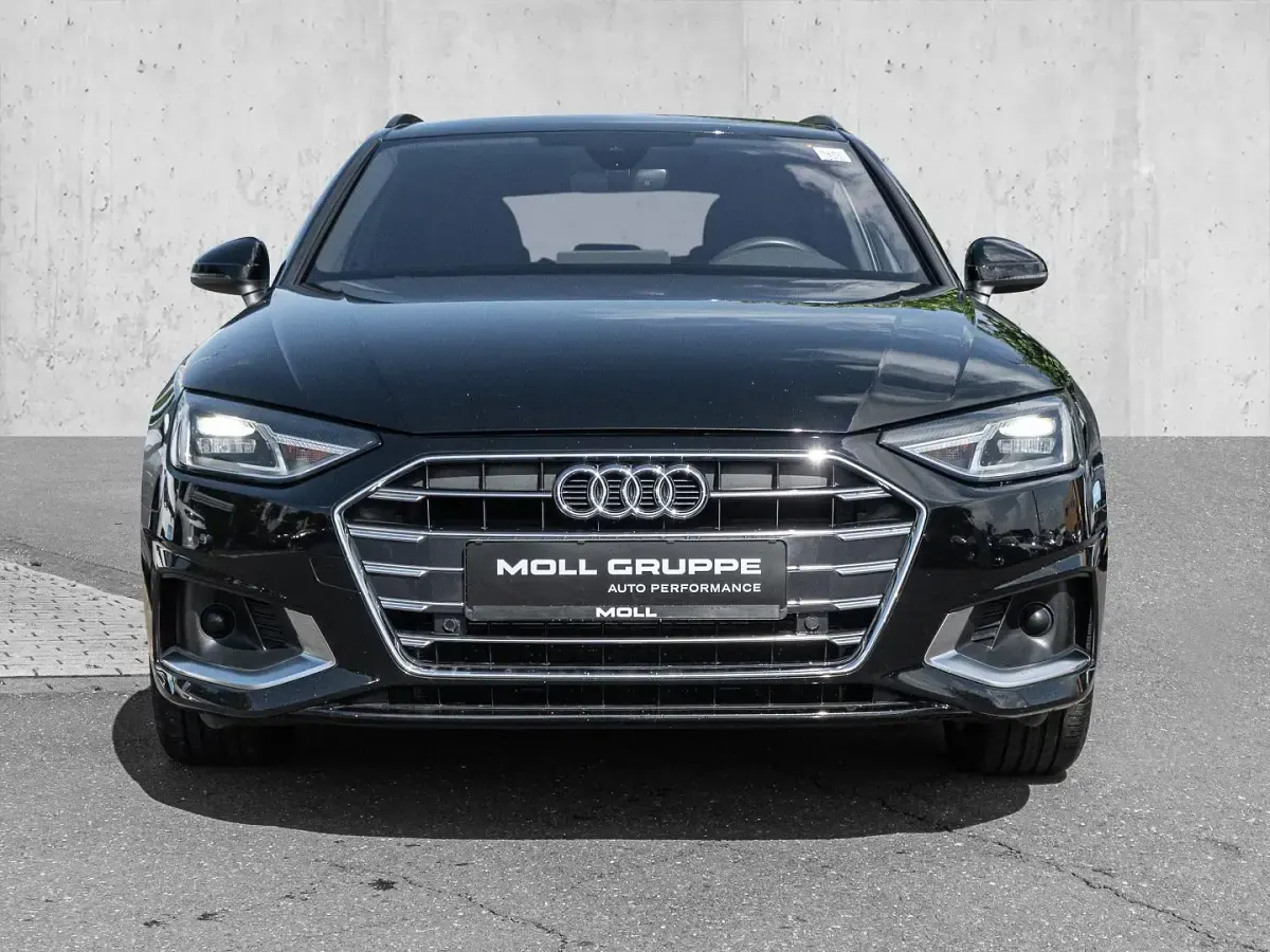 Gebraucht Audi A4 Advanced Plus 136 PS (100 kW) 2023 Mythosschwarz metallic Kombi