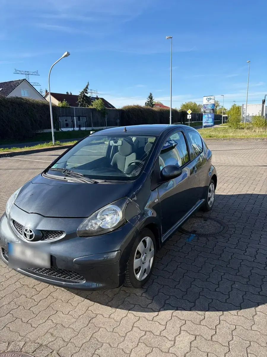 Gebraucht Toyota Aygo 68 PS (50 kW) 2006 Grau Kleinwagen