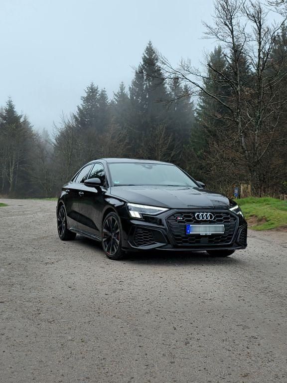 Schwarz Gebraucht 2022 Audi S3 Ambiente Limousine | 38.600 € (Fairer Preis) - Bild 1/4