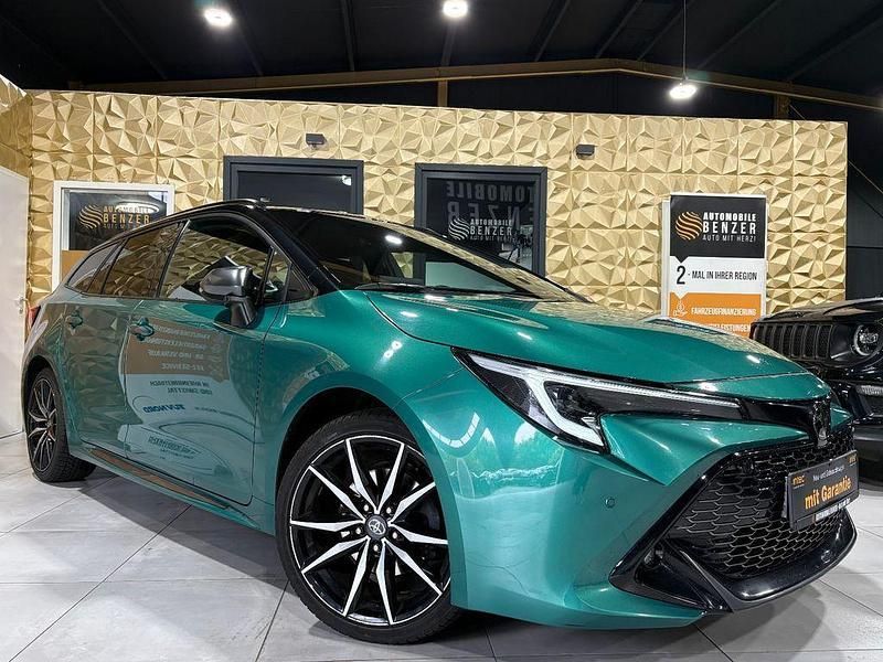 Grün Gebraucht 2024 Toyota Corolla Sport Kombi | 25.999 € (Fairer Preis) - Bild 1/4