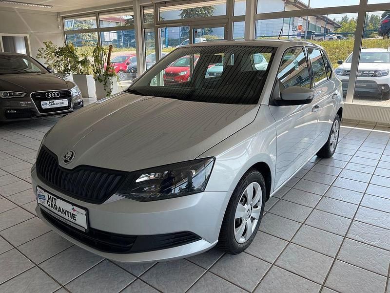 Silber Gebraucht 2016 Skoda Fabia Active Limousine | 8.999 € (Guter Preis) - Bild 1/4