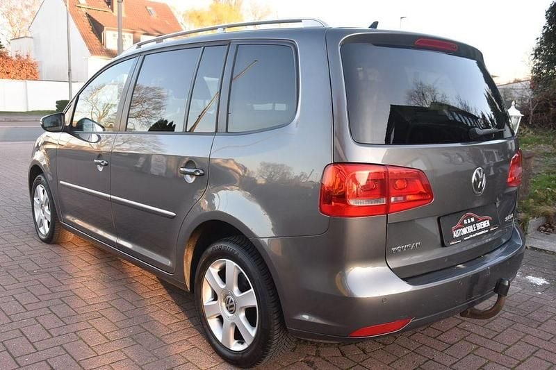 Gebraucht VW Touran Highline 140 PS (102 kW) 2011 Grau Van / Kleinbus