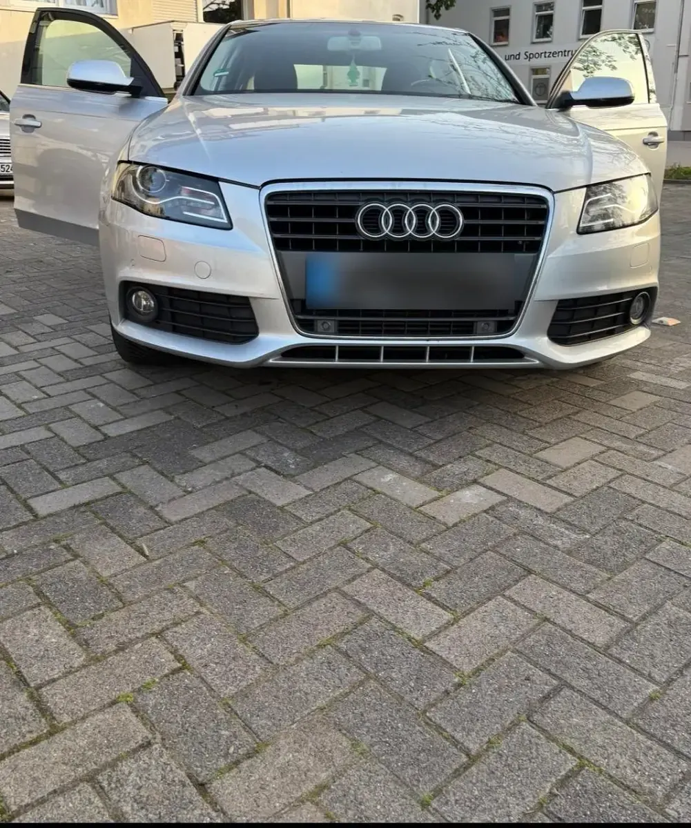 Używany Audi A4 120 KM (88 kW) 2010 Srebrny Sedan/Limuzyna