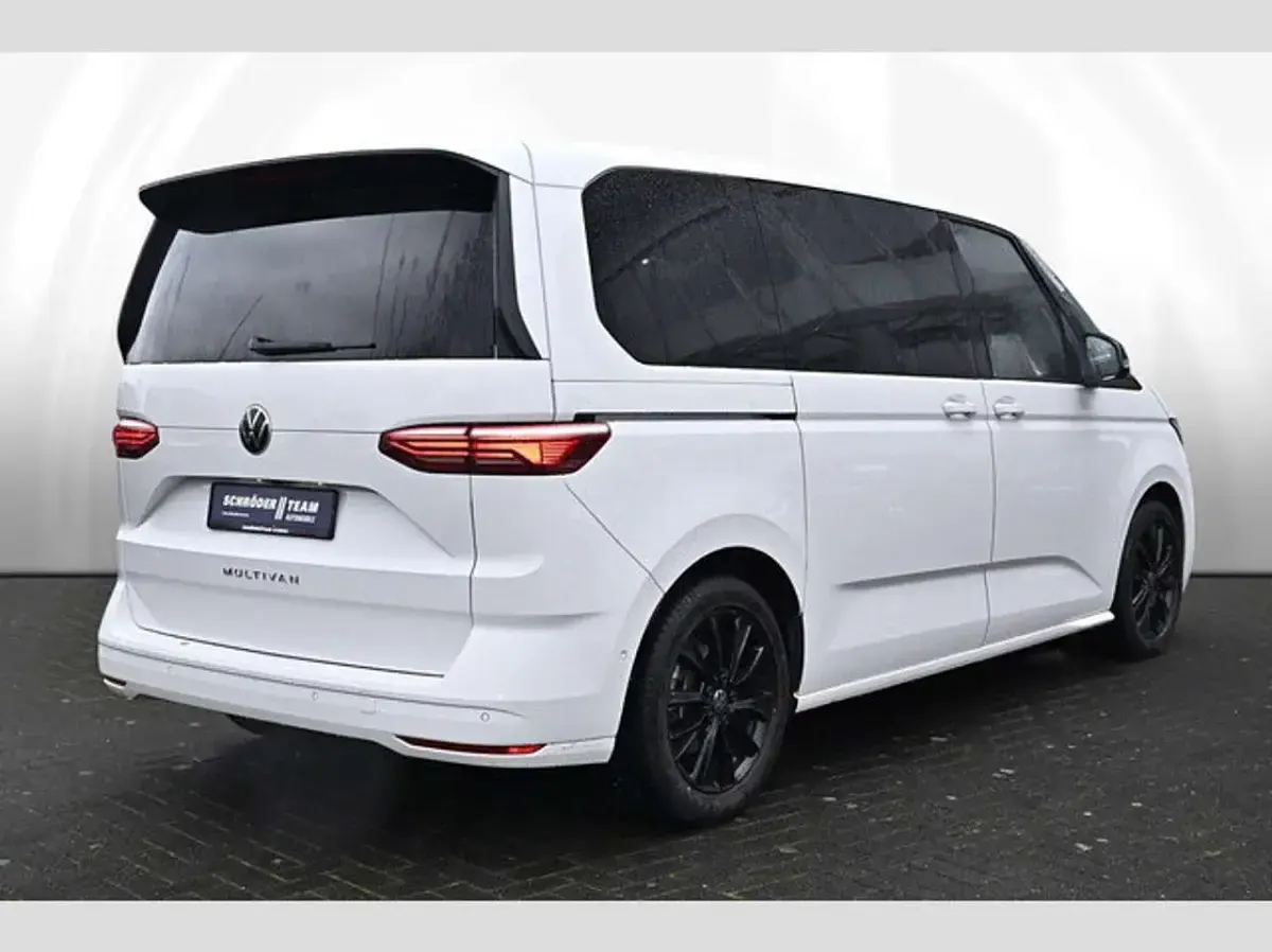 Gebraucht VW Multivan Life 150 PS (110 kW) 2024 Weiß Van / Kleinbus