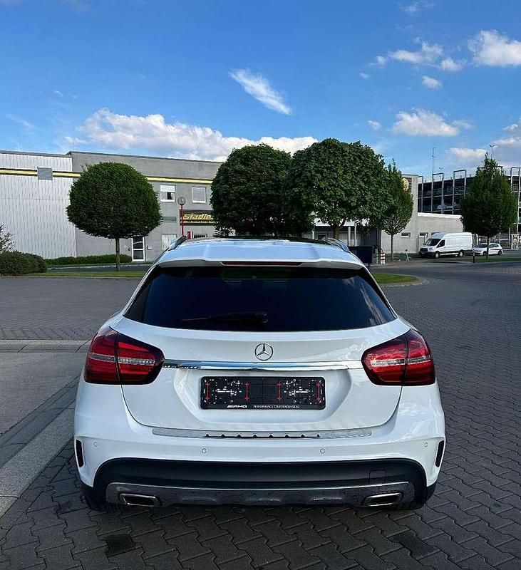 Gebraucht Mercedes GLA220 184 PS (135 kW) 2019 Weiß SUV