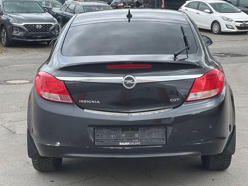 Gebraucht Opel Insignia Edition 131 PS (96 kW) 2010 Schwarz Limousine