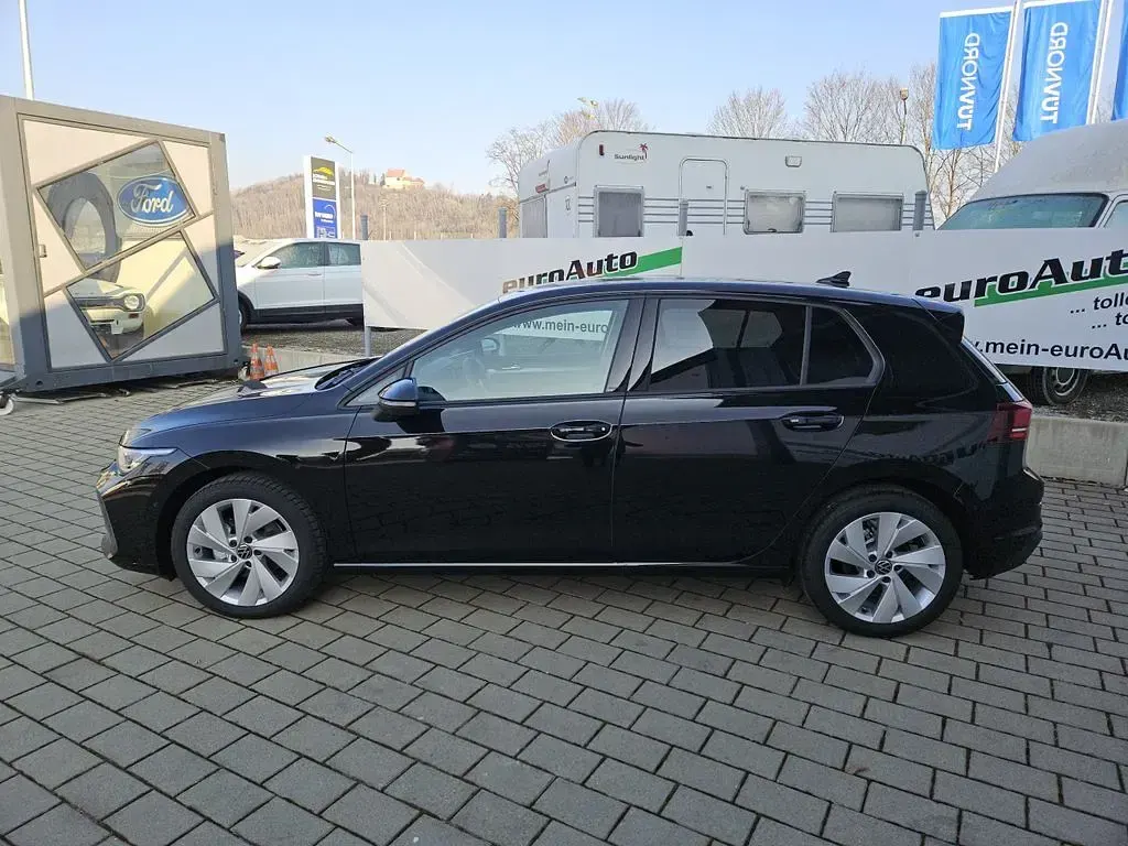 Neu VW Golf VIII Life 150 PS (110 kW) 2026 Schwarz Limousine