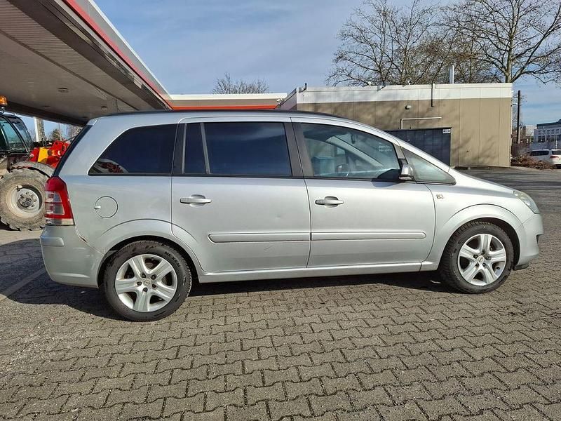 Gebraucht Opel Zafira 116 PS (85 kW) 2010 Silber Van / Kleinbus