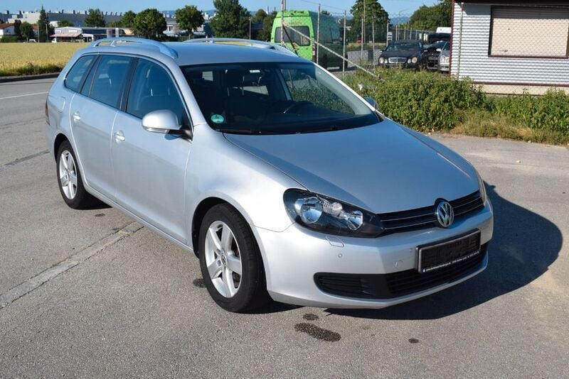 Silber Gebraucht 2010 VW Golf VI Comfortline Kombi | 3.900 € (Superpreis) - Bild 1/4