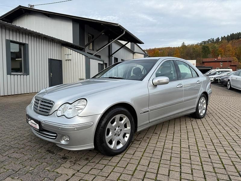 Brillantsilber metalliclack Gebraucht 2004 Mercedes C200 Limousine | 7.499 € (Teuer) - Bild 1/4