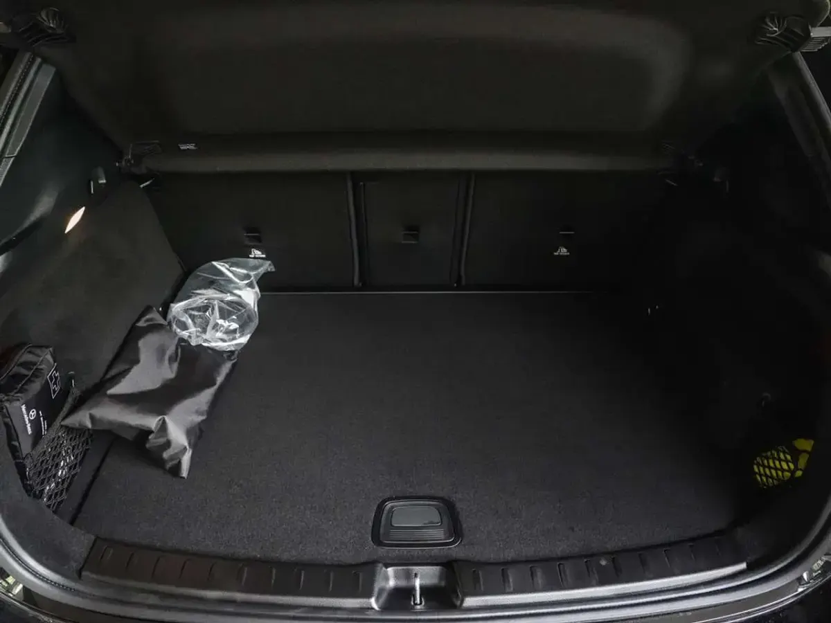 Gebraucht Mercedes GLA200 AMG 177 PS (130 kW) 2026 Schwarz SUV
