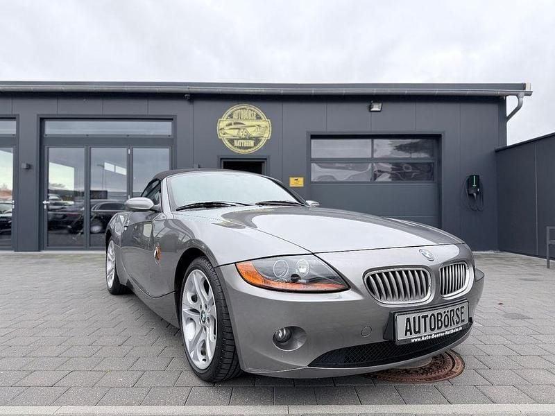 Sterlinggrau Gebraucht 2004 BMW Z4 Sport Line Cabrio | 9.999 € (Guter Preis) - Bild 1/4